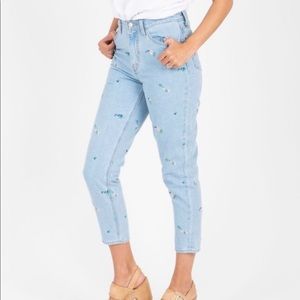 NWT LEVI’S MOM JEANS FLORAL EMBROIDERED